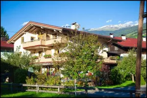 Image of Apart Huditz