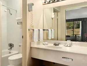 Image of Howard Johnson Inn Elizabethtown