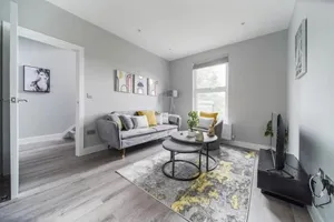 Image of Stunning 3 Bed 3 Bath Townhouse In City Centre