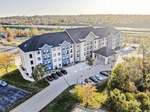 Image of Country Inn & Suites by Radisson, Cedar Rapids North, IA