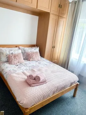 Image of Excellent, Three bedroom North London Apartment with Free Parking