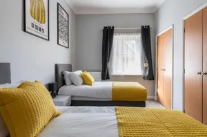 Image of 2BR 2BA Apartment - Emperor Beds - Free Parking - Near LGW Airport
