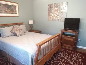 Image of Engvadonia Yosemite B and B