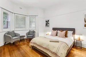 Image of Large 3 Bed Art Deco Apartment in Camberwell