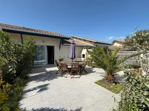 Image of Maison en Duplex au Pied des Dunes à Biscarrosse - Calme et Confort, Parking et Terrasse - FR-1-319-183