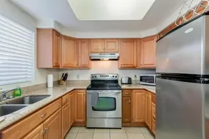 Image of Lakeshore 3bd Ground Lakeview