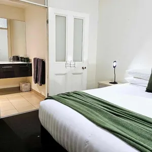 Image of Cobb&CoHouse 4 Queen Bedrooms, 3 Bathrooms, BendigoCBD Lock up Garage