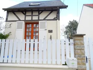 Image of Maison Cozy au Coeur de Cabourg avec Terrasse, Proche Plage, pour 4 Pers., Animaux Acceptés - FR-1-487-328