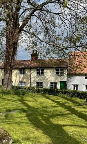 Image of Charming Town Centre Character Cottage with Parking