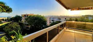 Image of Superbe appartement climatisé proche plages, grande terrasse et parking privé