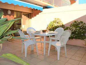 Image of Studio au Lavandou avec Terrasse Sud, Climatisation et Garage - FR-1-251-223