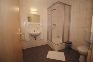 Image of Kutterfisch Kajuten Direkt Im Stadthafen