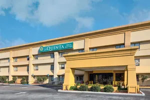 Image of La Quinta Inn & Suites by Wyndham Savannah Southside