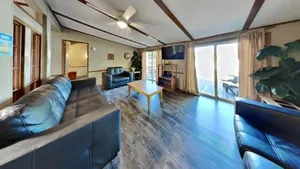 Image of Island Club #9