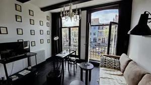 Image of The Black Beauty private studio with canal view from 1799