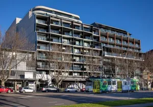 Image of Modern Quiet 1 & 2 Bed Apt Opposite Albert Park