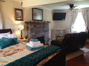 Image of Sams Cottage Bed and Breakfast on the Greens