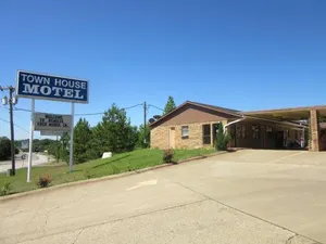 Image of Town House Motel