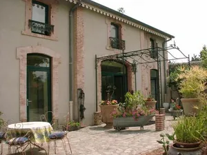 Image of Au Fond de la Cour