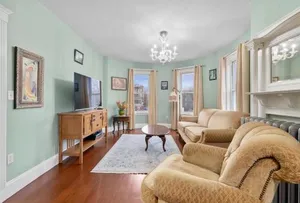 Image of Bright & Spacious apartment, mins from Downtown Boston, parking