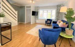 Image of Redhill Town Centre 3 bed House near Gatwick Airport, easy commute to London