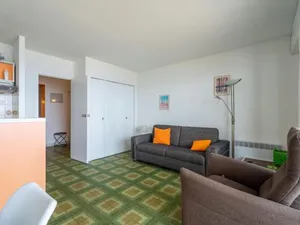 Image of Studio cabine avec balcon, parking privé, accès direct plage, proche centre ville - FR-1-319-44