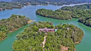 Image of Douglas Lake Lodge in the Smoky Mountains