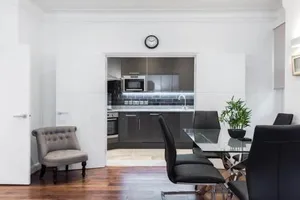Image of Fleet Street Apartment 4