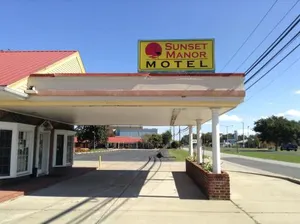Image of Sunset Manor Motel