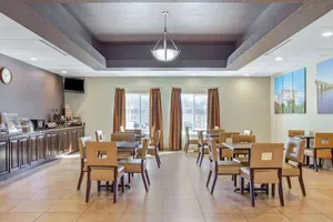 Image of La Quinta Inn & Suites by Wyndham Hammond
