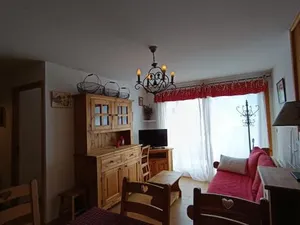 Image of Apt chaleureux 3* pour 5 pers. - 2 chambres, à 30m des pistes, parking inclus - FR-1-445-29