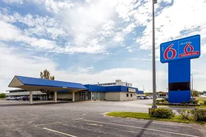 Image of Studio 6 Pekin, IL