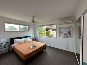 Image of 3 BR Cozy Retreat Near Dreamworld Sports Centre