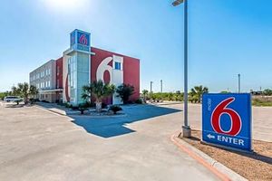 Image of Motel 6-Three Rivers, TX