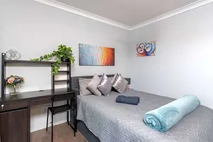 Image of Cozy Double Room - Central Spot - Shared Bathroom