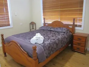 Image of Singleton Charm