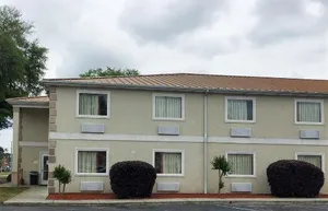 Image of Lone Star Inn Shamrock