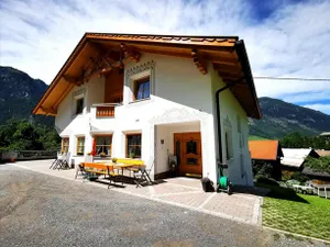 Image of Apart Romantica