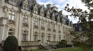 Image of Charmant STUDIO au Calme Tout Confort Dans Château Néo Gothique proche ZENITH COMET ORLEANS Parking Voiture Gratuit WIFI Haut Débit Rue des Montées