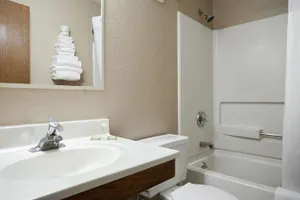 Image of Super 8 by Wyndham Oneida Verona