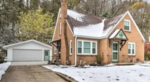 Image of Renovated Historic Home < 1 Mile to Eagle Point!