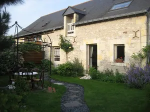 Image of Jolie maison en pierre avec jardin privatif, proche de la Loire et des châteaux, animaux bienvenus - FR-1-622-23