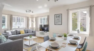 Image of Luxury Hitchin Apartment, Great Town Centre Location - With Parking