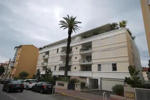 Image of Appartement Deux Chambres avec Terrasse - Centre Cannes