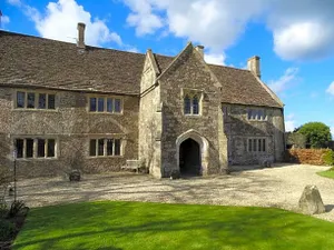 Image of Seymours Court