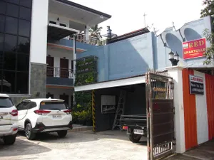 Image of Red Apartelle
