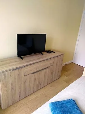 Image of chez Myla chambre avec tv écran plat et salle de bain privative
