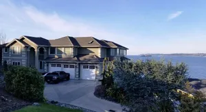 Image of Redondo waterfront house with a private room