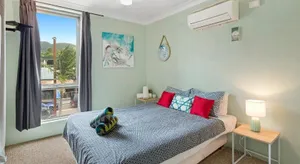 Image of 2 Bedroom Unit, Centre Of Airlie With Town View