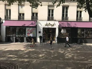 Image of Paris Marais 75004 Seine River